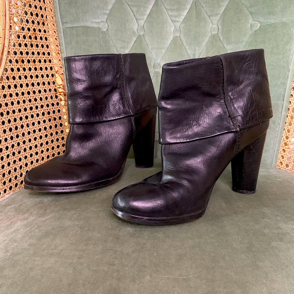 Modern Vintage black leather booties 6.5